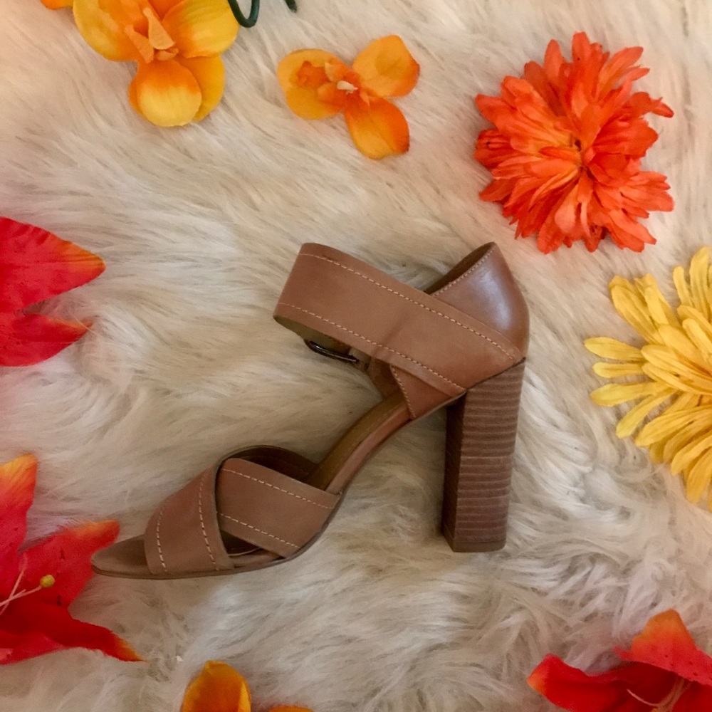 Bandolino 4” Heels - Picture 2 of 5